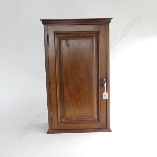 EARLY 20thC GEORGIAN STYLE MAHOGANY WALL CUPBOARD 555x335x150mm
