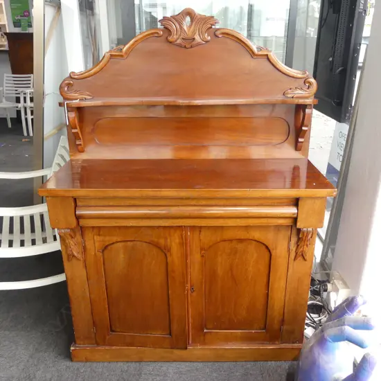 chiffonier