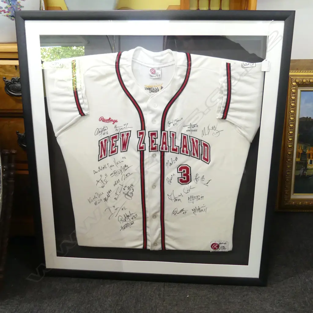 SIGNED WHITE SOX '99 TEAM JERSEY, FRAMED Image 1++