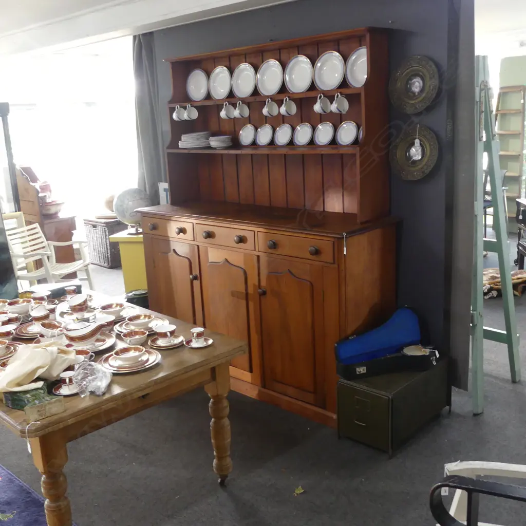 VERY LG COLONIAL DRESSER 1800x550x2100mm Image 1++