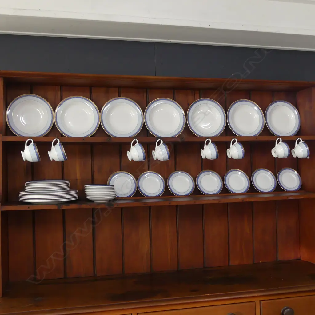 48 PCE WEDGWOOD 'VALENCIA' 8 PLACE DINNER SERVICE... Image 1++