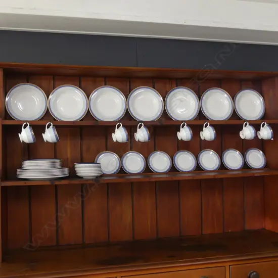 48 PCE WEDGWOOD 'VALENCIA' 8 PLACE DINNER SERVICE...