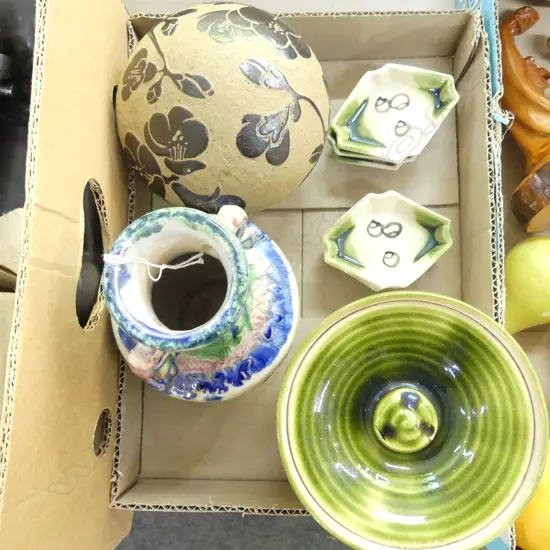 GILLIAN POPE NZ SGRAFITTO DECORATED SPHERE, JAPANESE MAJOLICA VASE, LIDDED VESSEL & SET OF 6 VINTAGE ORIBE WARE DISHES
