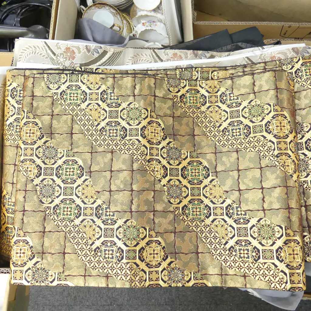 ASST. KIMONO, JAPANESE FABRICS ETC Image 1++