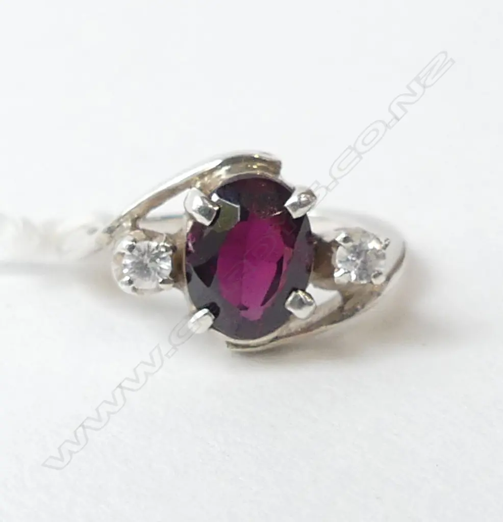 SILVER & RED STONE RING 2.0gms Image 1++