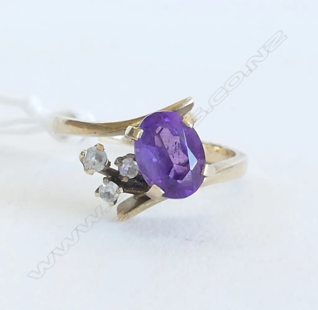 9ct GOLD &  AMETHYST GEM SET RING 3.2gms Image 1++