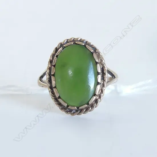 9CT JADE RING 3.4gms  SIZE N