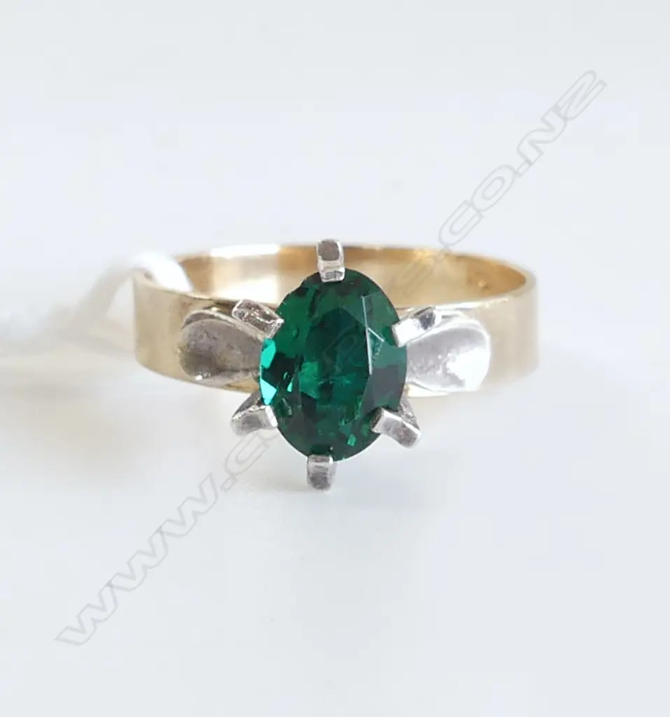 9CT SYNTHETIC GREEN GEM RING SIZE N 2.8gms Image 1++