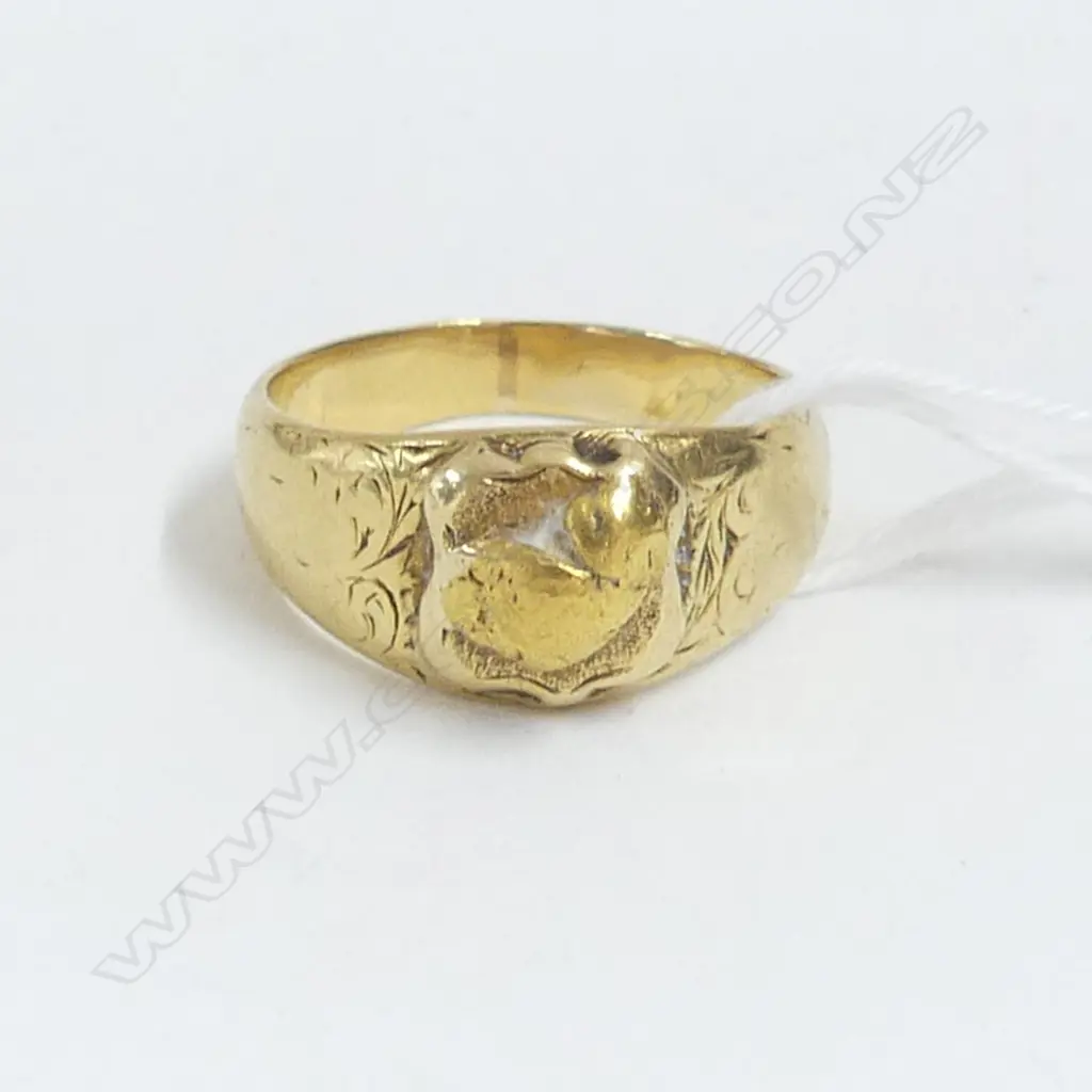 18CT / 22ct YELLOW GOLD NUGGET IN SHIELD SIGNET RING 9.6gms Image 1++