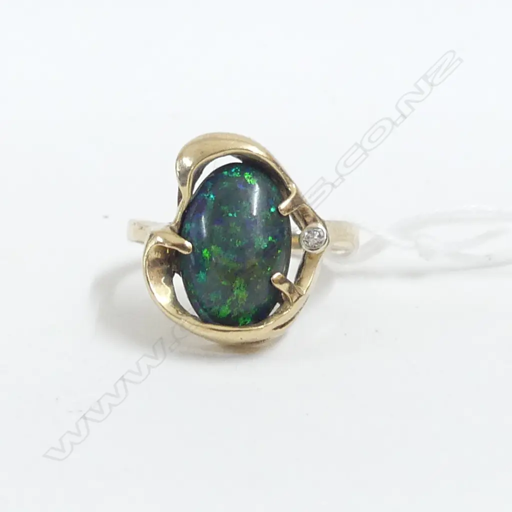 9ct GOLD HAND MADE RING LGE BLACK OPAL & DIAMOND 5gms Image 1++
