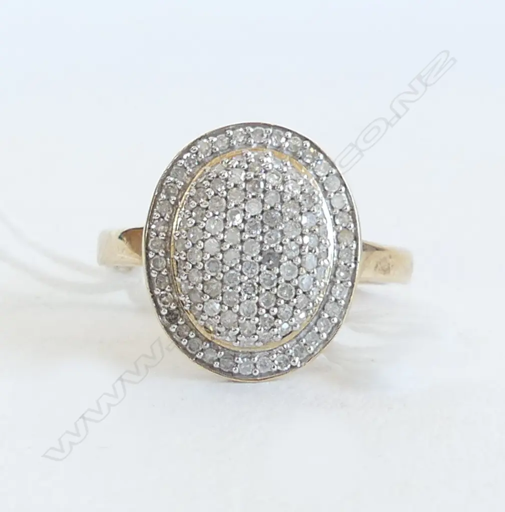 9ct GOLD & MULTI DIAMOND dome top RING 3gms Image 1++