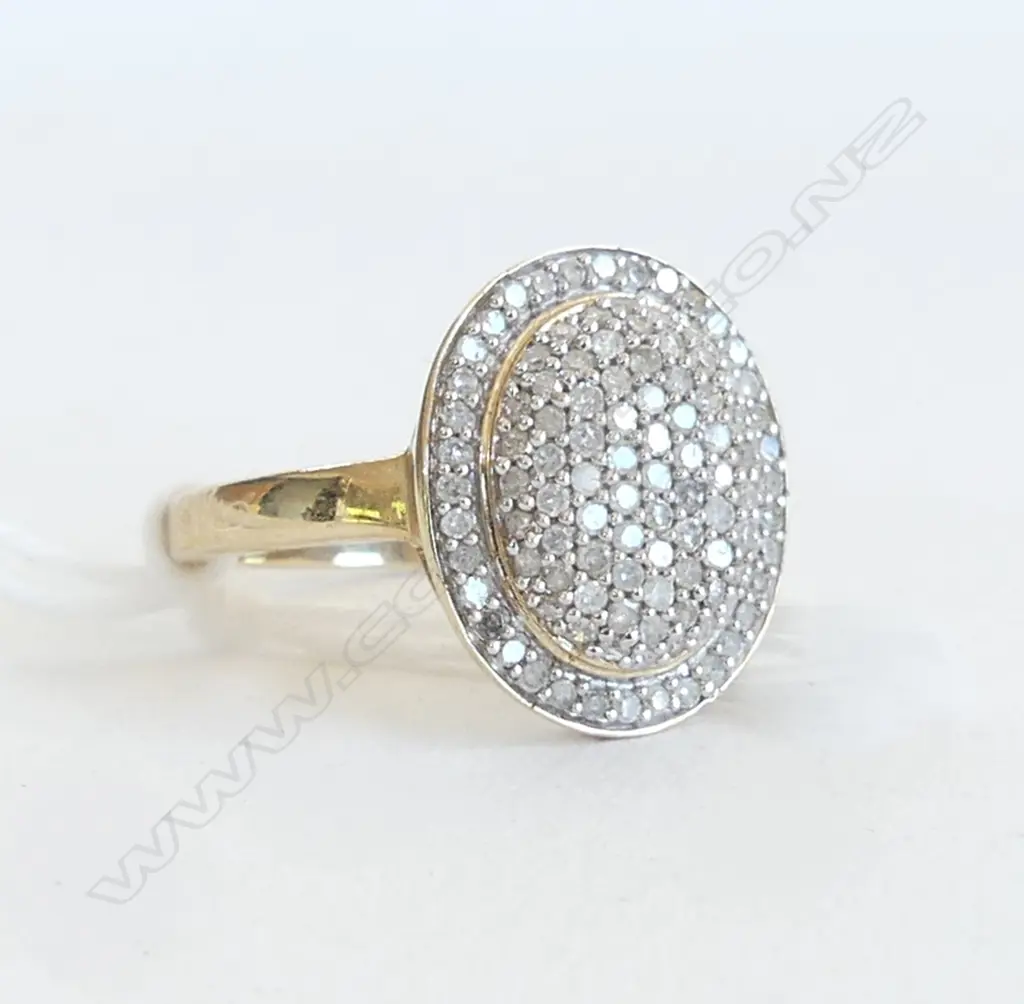 9ct GOLD & MULTI DIAMOND dome top RING 3gms Image 1++