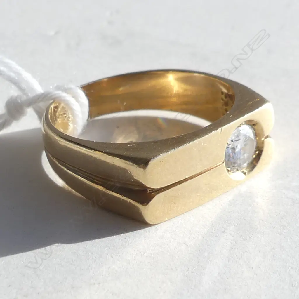 14CT & SOLITAIRE DIAMOND MODERNIST SIGNET TYPE RING Image 1++