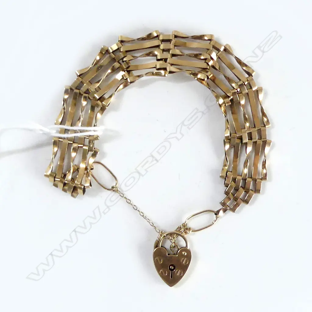 9ct YELLOW GOLD GATE LINK BRACELET heart padlock 9.8gms Image 1++