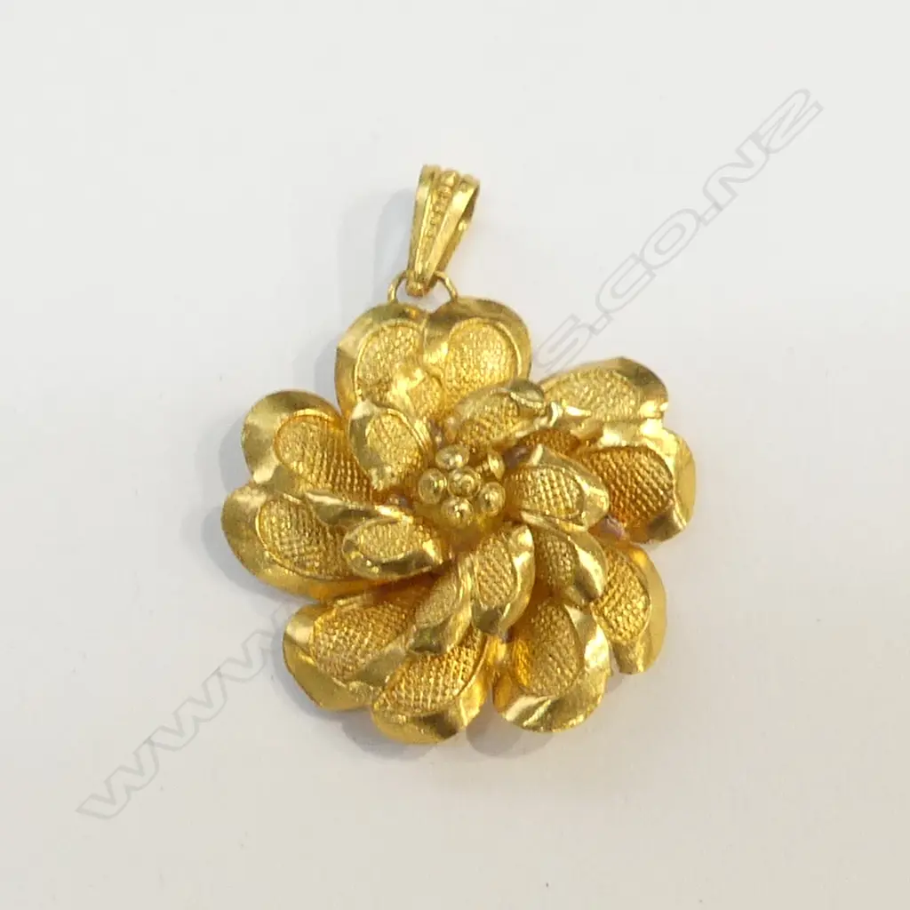 22CT  GOLD FLOWER PENDENT 4.43GMS Image 1++