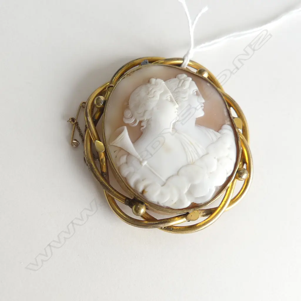 LGE ANTIQUE CAMEO BROOCH 2 WOMEN/ANGELS AMONGST CLOUDS H.65mm Image 1++