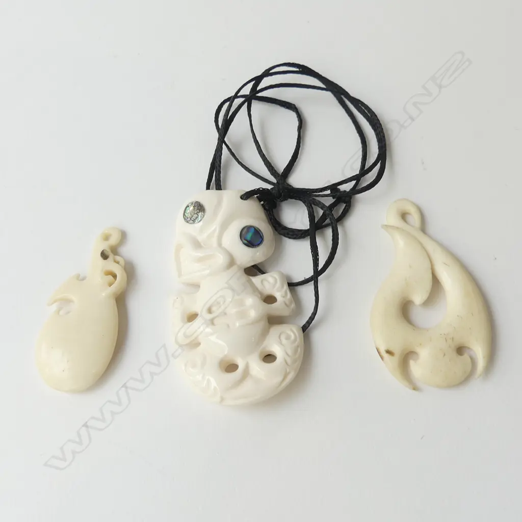 3 MAORI BONE CARVED PENDANTS FISH HOOK PATU & TIKI Image 1++