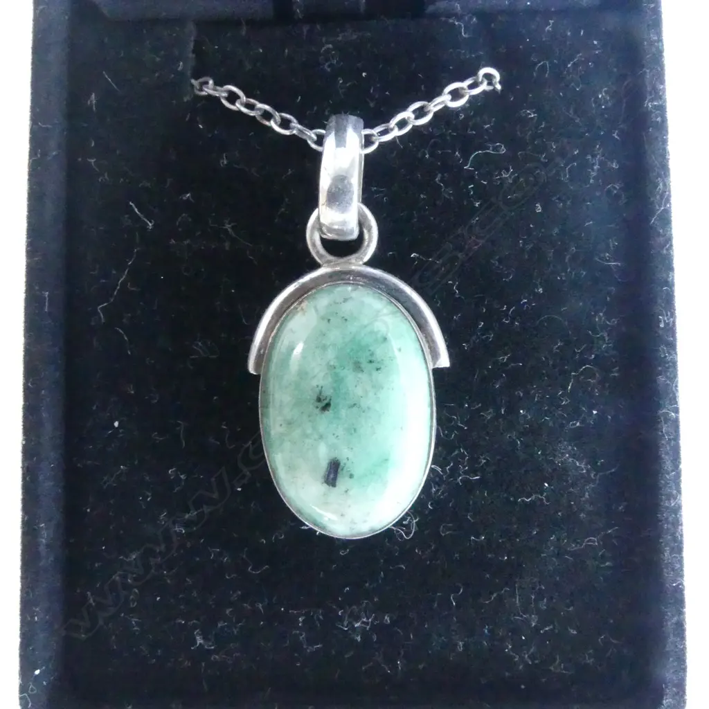 ST. SILVER & JADE PENDANT & CHAIN Image 1++