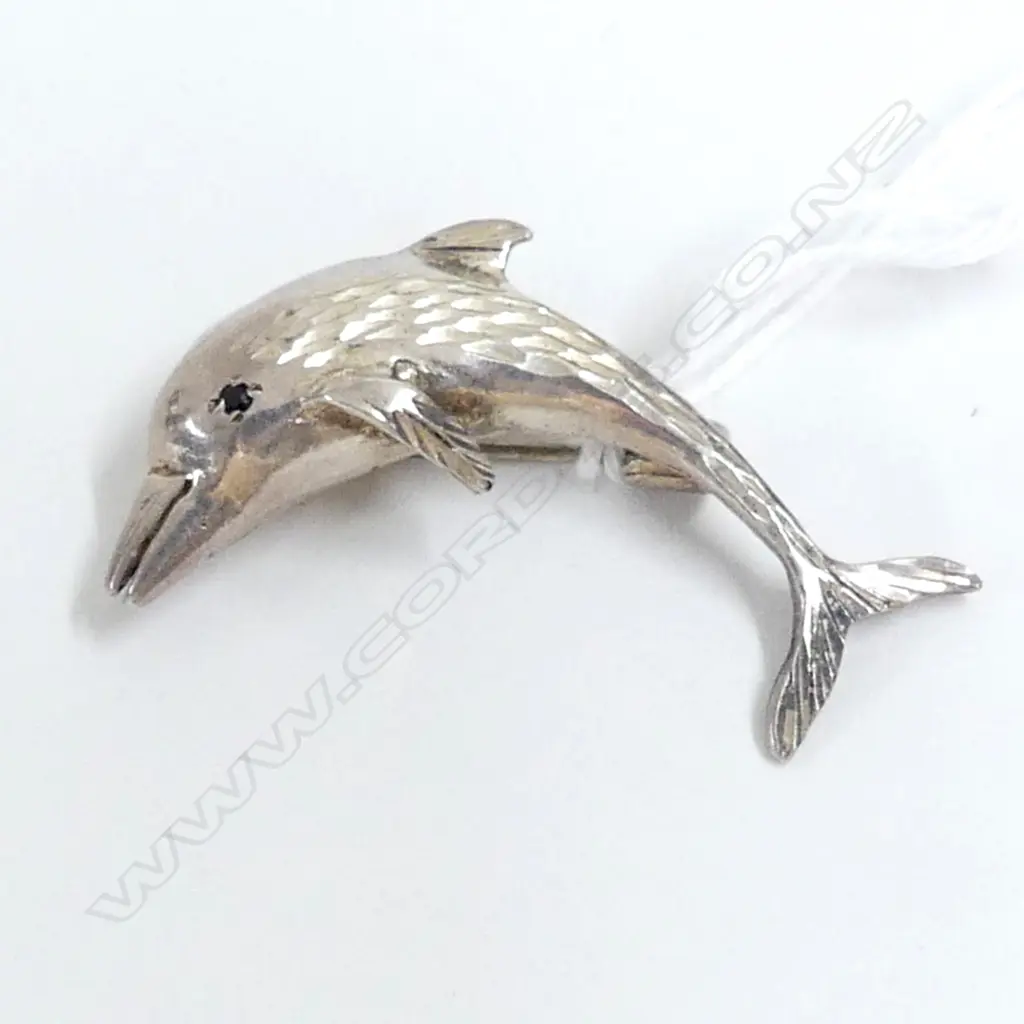 SILVER DOLPHIN BROOCH Image 1++