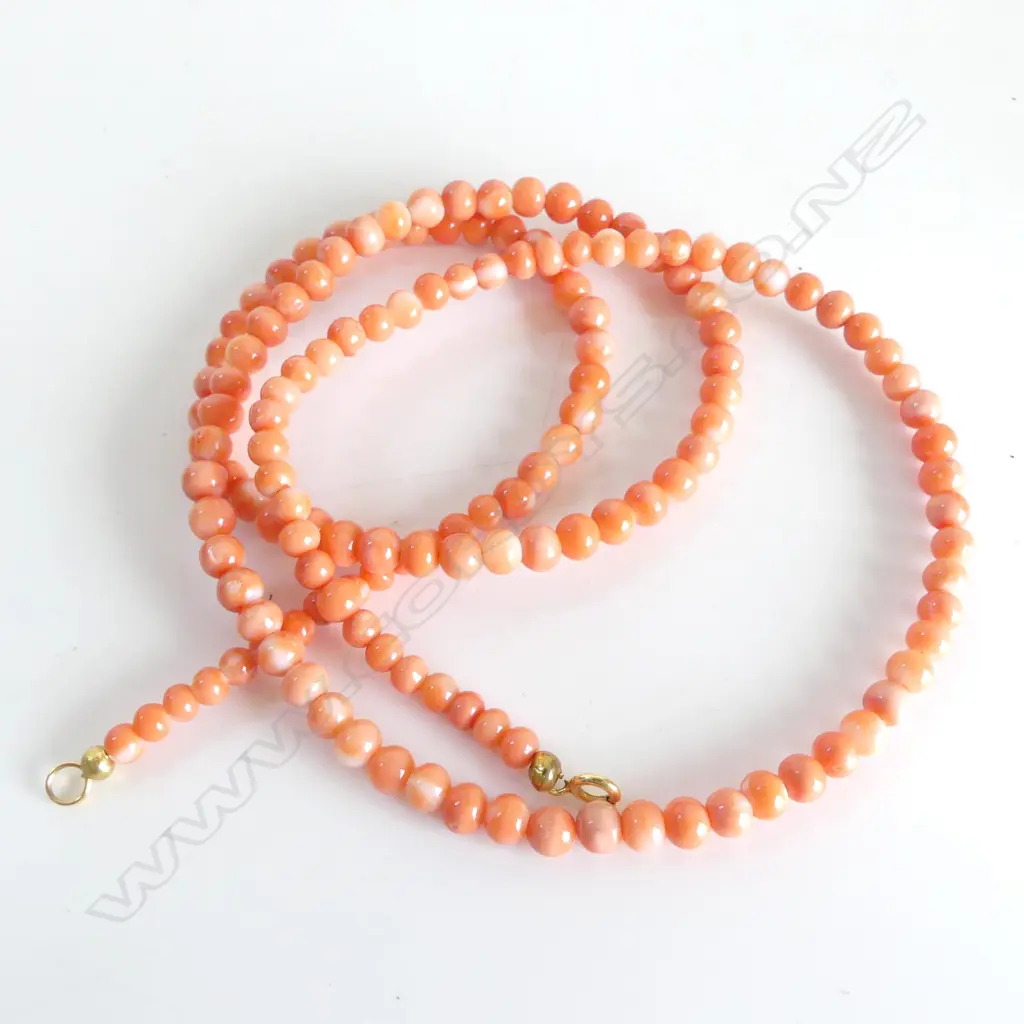 VINTAGE MEDITERRANEAN CORAL BEAD NECKLACE SLIGHTLY GRADUATED LENGHT 70CM Image 1++