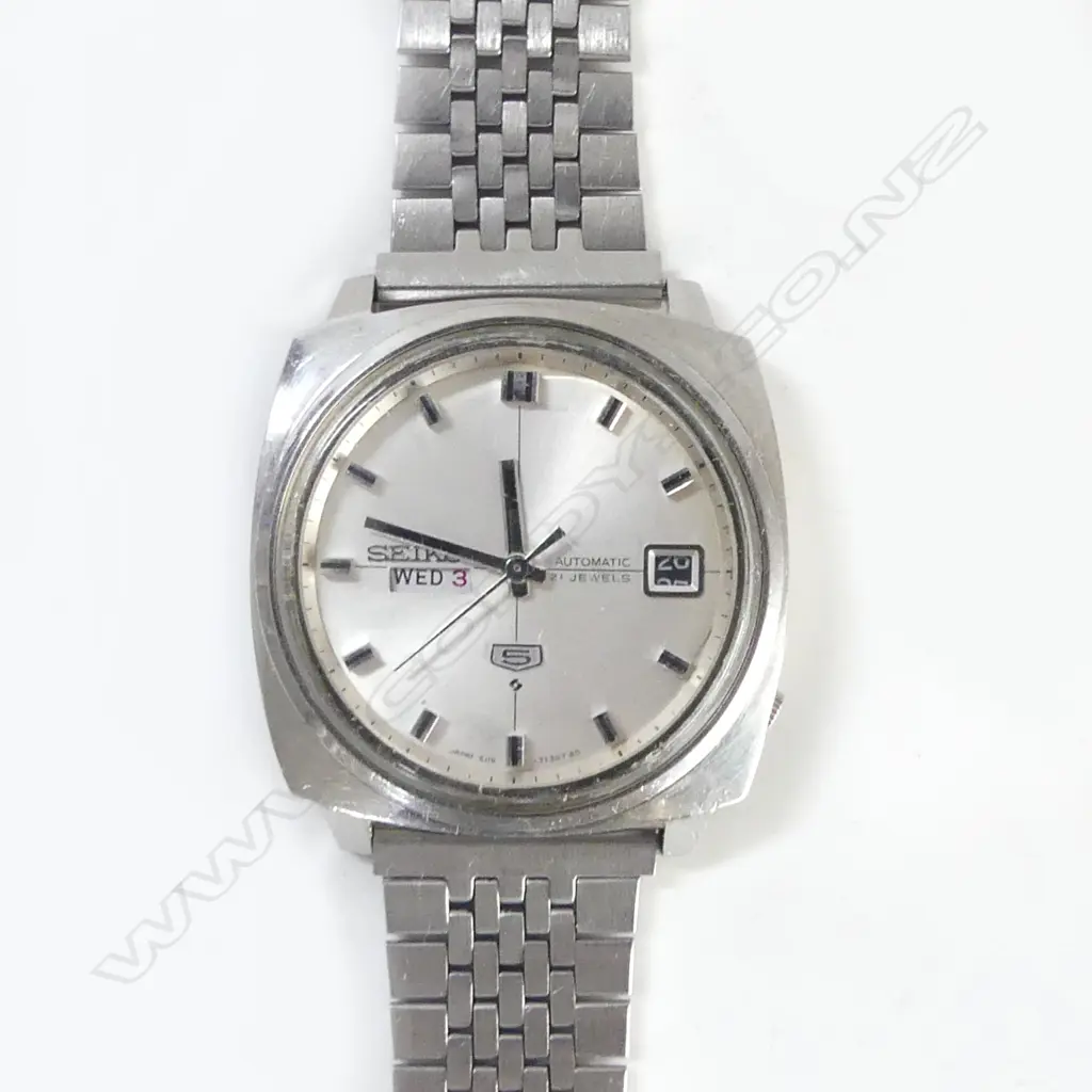 SEIKO 5 AUTOMATIC VINTAGE 21 JEWEL GENT'S WRISTWATCH running strap needs attention Image 1++