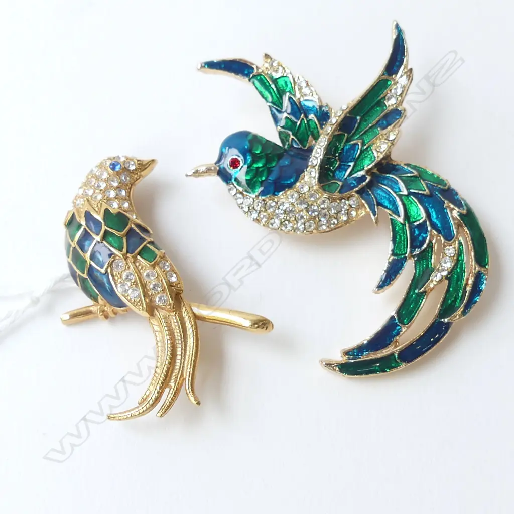 2 ENAMEL BIRD BROOCHES (LARGER MISSING CLIP) W.70mm Image 1++