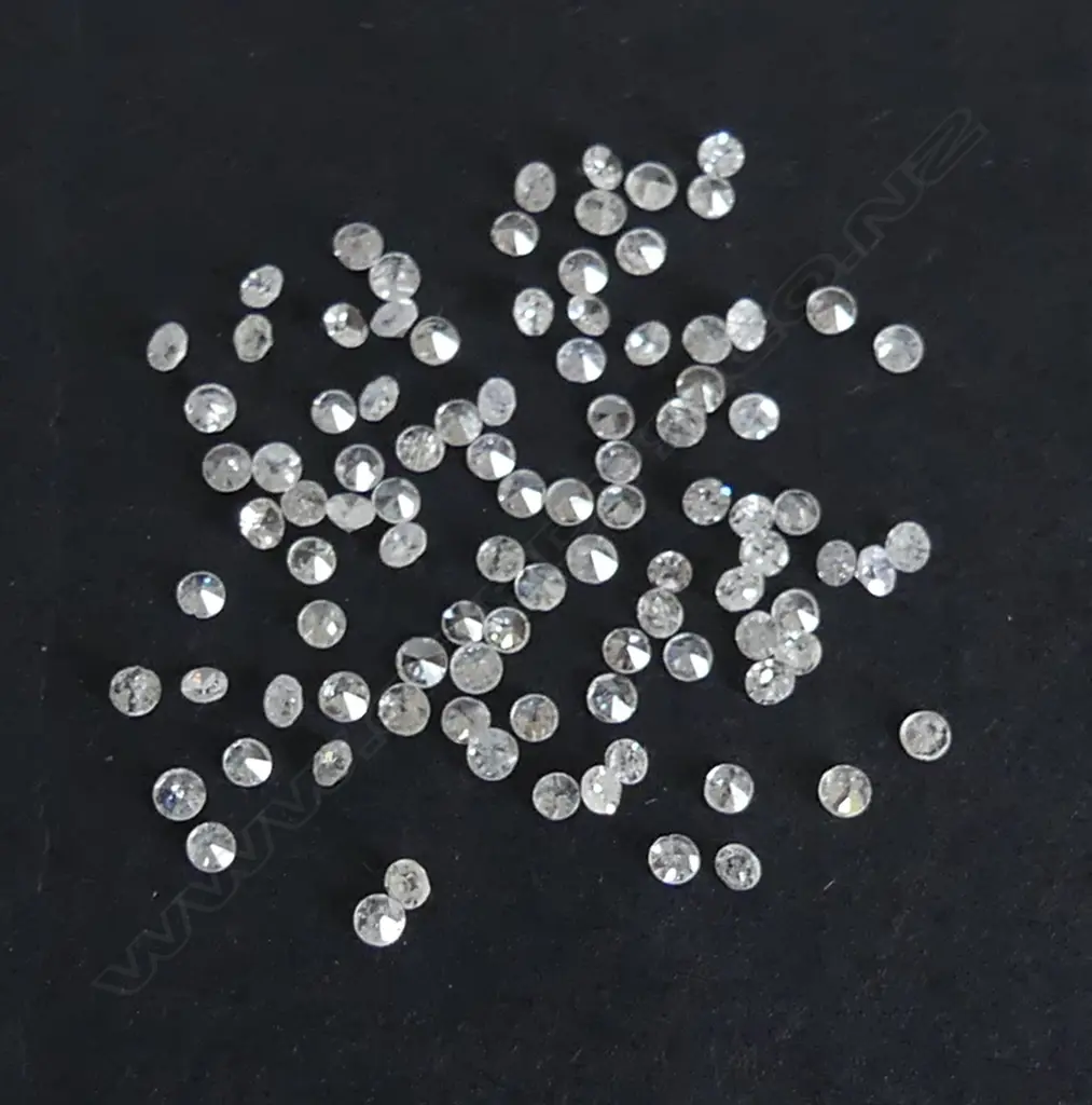 A PARCEL OF LOOSE DIAMONDS WHITE 1.08CT CALIBRATED 8/8 CUT Image 1++