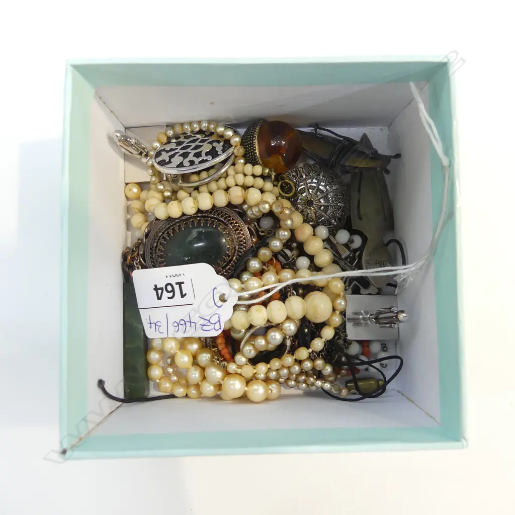 ASST. COSTUME JEWELLERY Image 1++