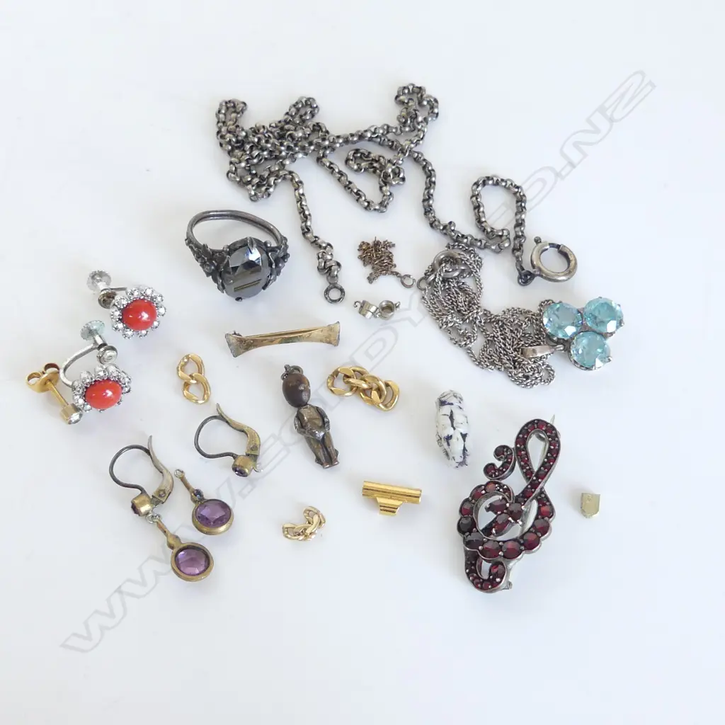 ASST. JEWELLERY INCL. GOLD SCRAP, & GOLD PLATE EARRINGS ETC Image 1++