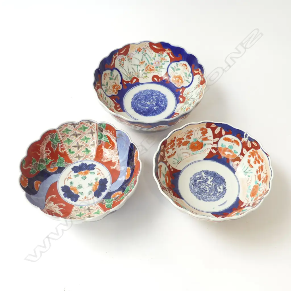 3 OLD JAPANESE MEIJI MEDIUM IMARI BOWLS Dia's.200mm approx. ea. Image 1++