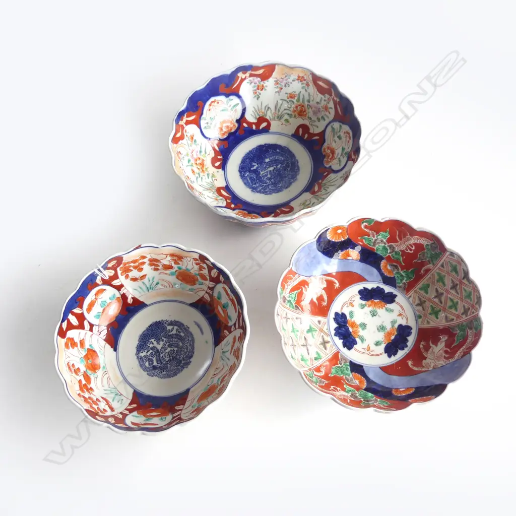 3 OLD JAPANESE MEIJI SMALL IMARI BOWLS Dia's.150mm approx. ea. 1 w lge chip to foot Image 1++