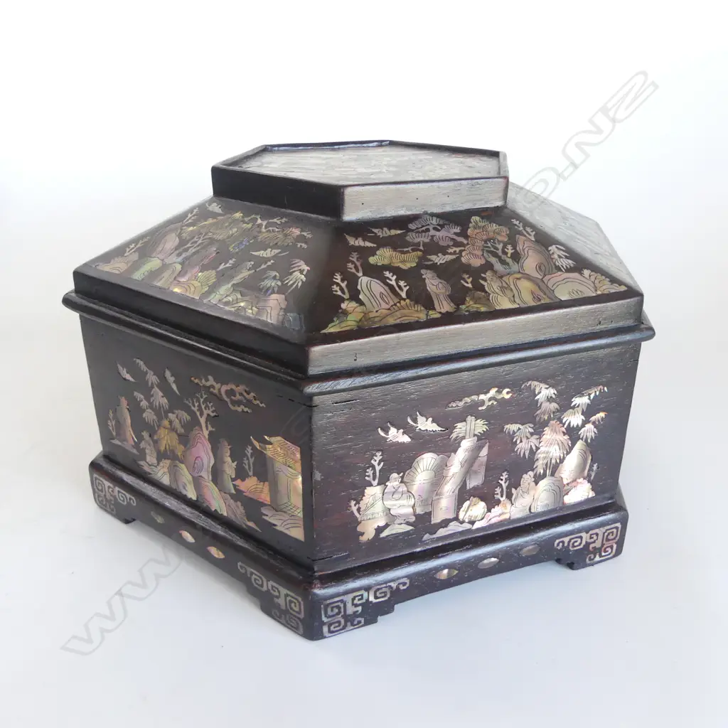 ORIENTAL OCTAGONAL MoP INLAID JEWELLERY BOX 270mm dia Image 1++