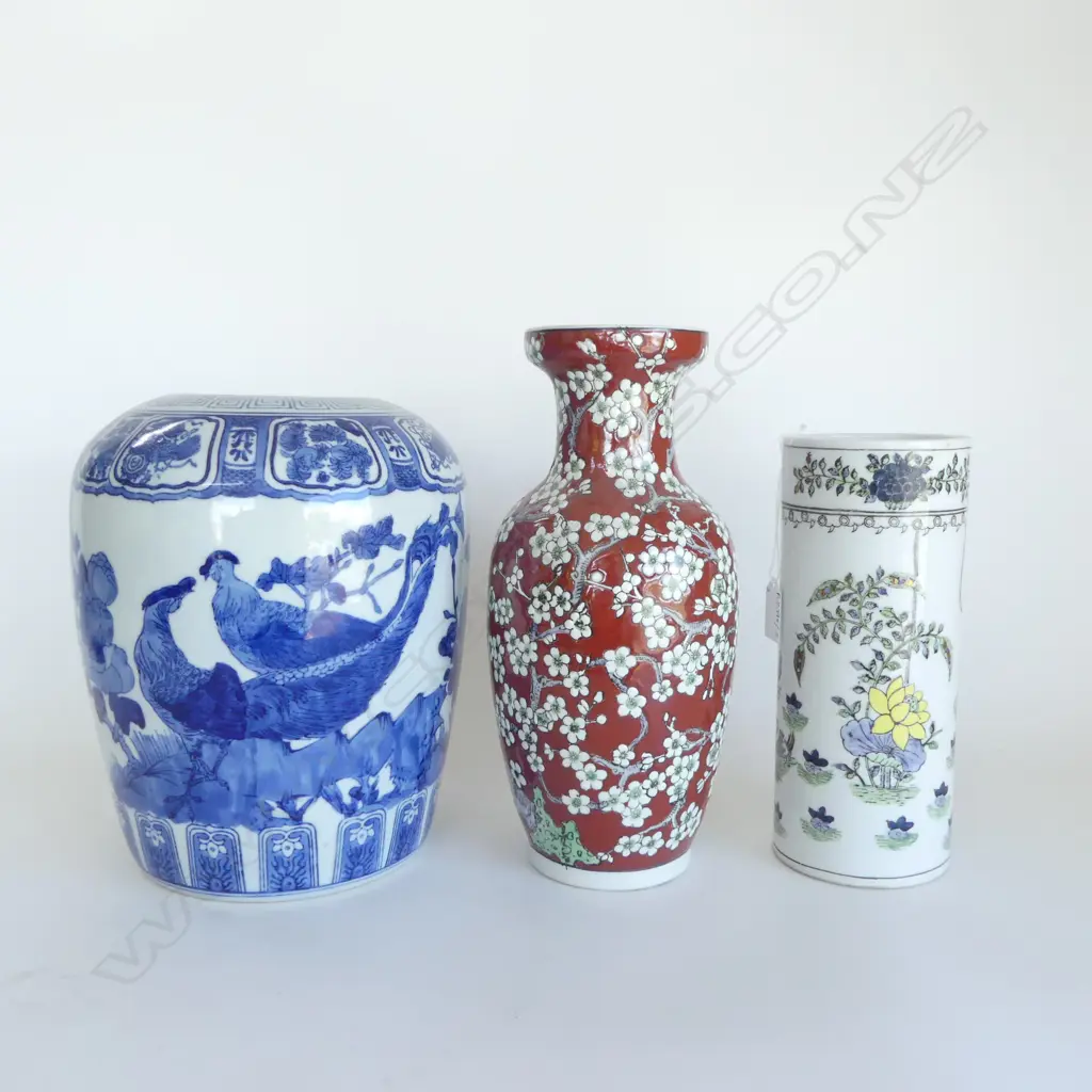 3 ORIENTAL VASES H.305mm Image 1++