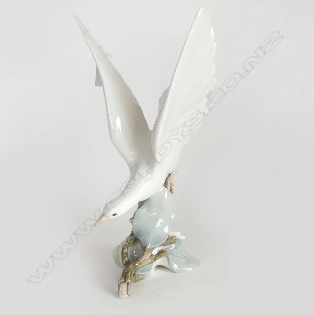 LLADRO TURTLE DOVE issued 1969 designed by Fulgencio Garcia. H.280mm Image 1++