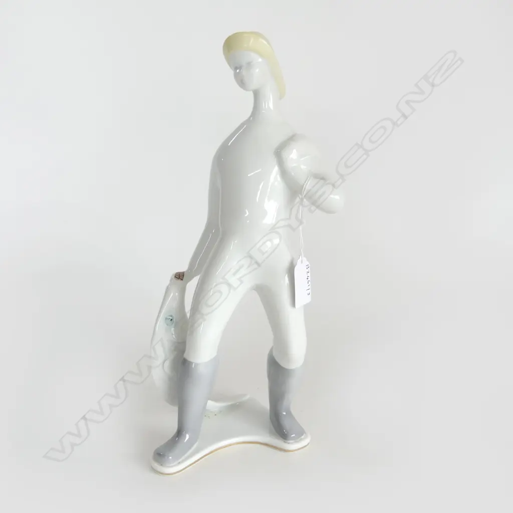 SANTA CLARA PORC FIGURE FISHERMAN WITH FISH H320MM Image 1++