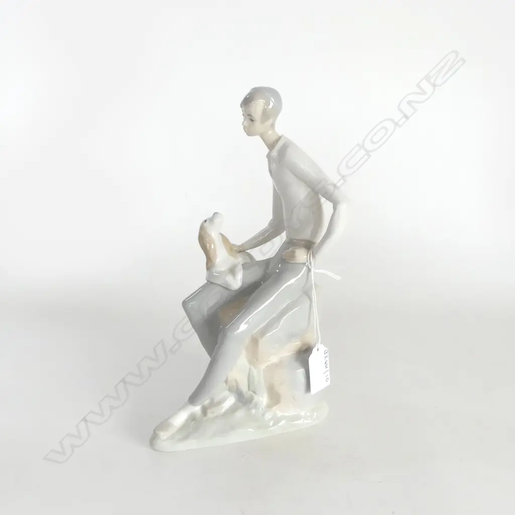 NAO FIGURE BOY WITH PUPPY ON KNEE H250MM Image 1++