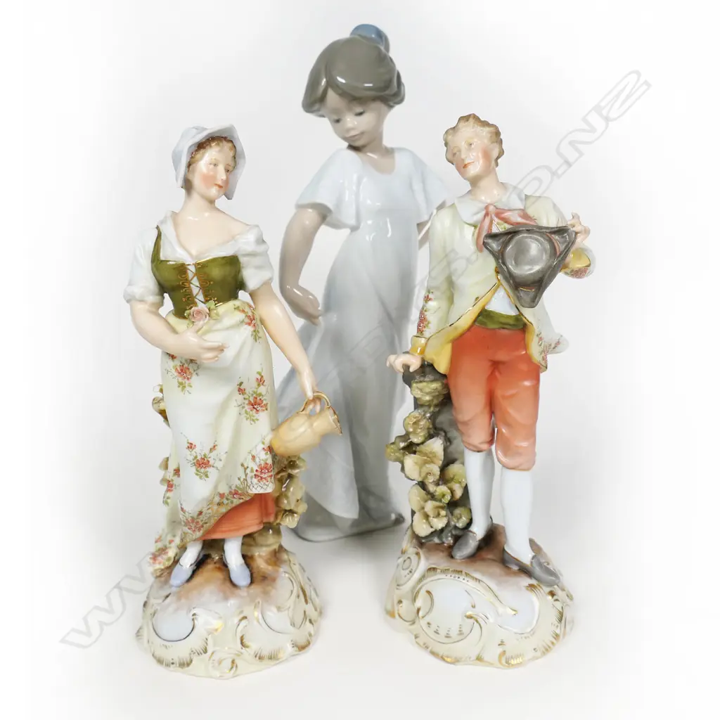 3 PORCELAIN FIGURES, LLARDRO FIGURE OF YOUNG GIRL (H.220mm) & PR EARLY 20THC EUROPEAN HANDPAINTED FIGURES, H.190mm Image 1++
