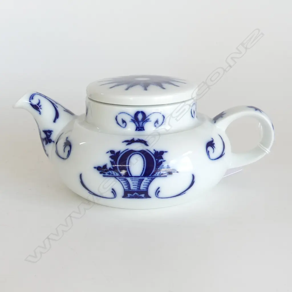 B&G COPENHAGEN TEA POT 130mm dia Image 1++