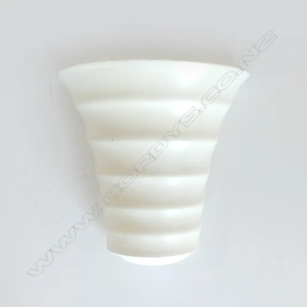 CROWN LYNN #454 WHITE WALL VASE H.160mm Image 1++