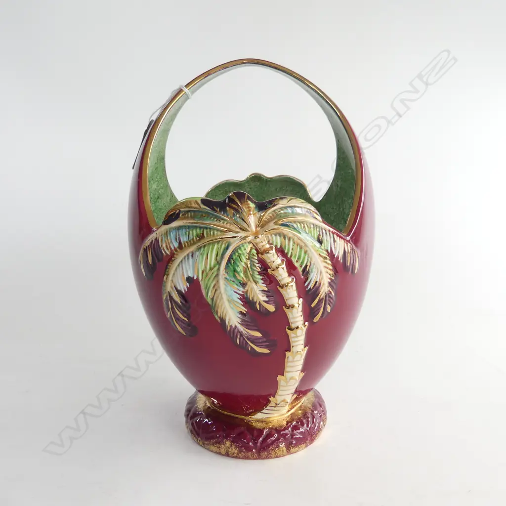 LGE MAUVE BESWICK PALMTREE VASE WITH OVERHANDLE 1070. 170X150260mm Image 1++