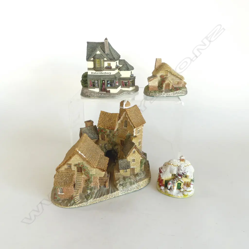 4 LILLIPUT LANE & DAVID WINTER COTTAGES, INCL RARE 'HABERDASHERY' Image 1++