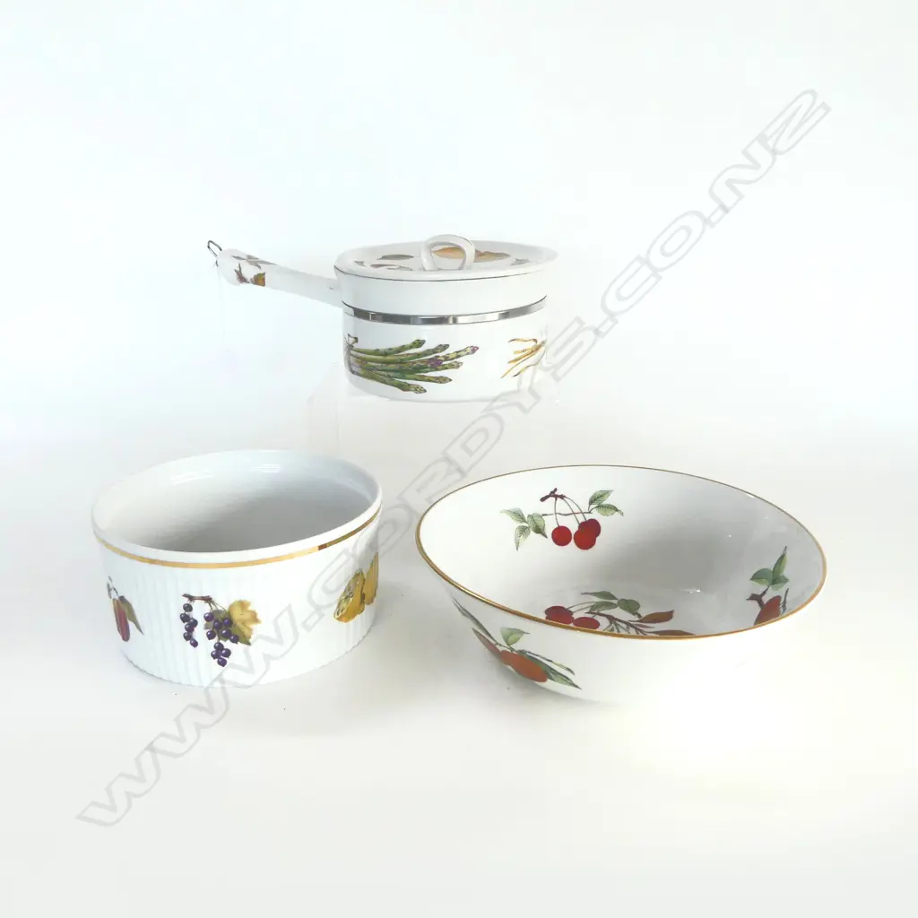 3 PCES ROYAL WORCESTER EVESHAM; BOWL 250mm dia, SOUFFLE DISH 185mm dia, LIDDED PAN Image 1++