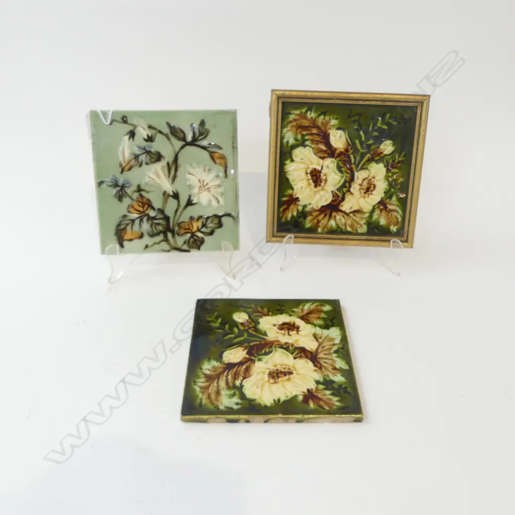 THREE ANTIQUE MAJOLICA GLAZED FLORAL TILES (ONE IN FRAME) 150MM SQ Image 1++