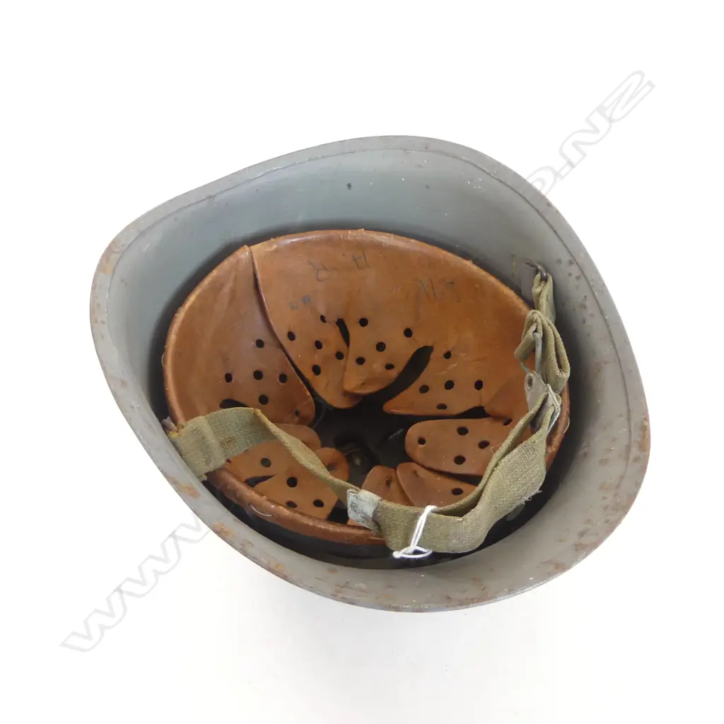 VINTAGE GERMAN POST WWII GREY METAL HELMET Image 1++