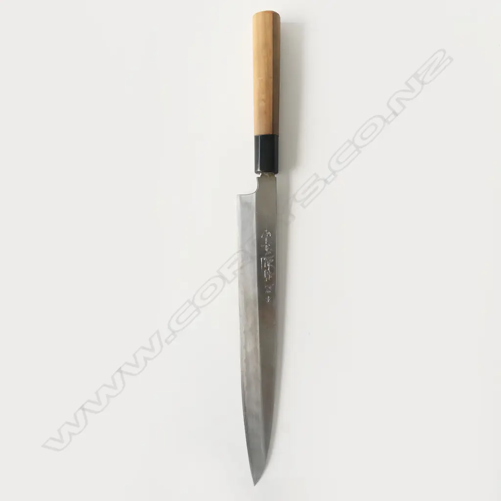 BOXED JAPANESE YANAGIBA CHEF'S KNIFE, HORN FERRULE, L. 270mm (blade), 410mm (overall) Image 1++