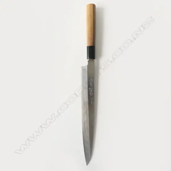 BOXED JAPANESE YANAGIBA CHEF'S KNIFE, HORN FERRULE, L. 270mm (blade), 410mm (overall)