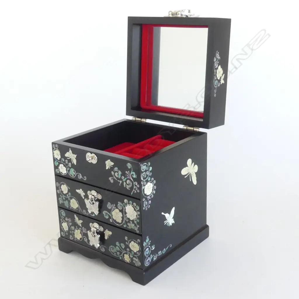 MODERN KOREAN MoP INLAID JEWELLERY BOX H.160mm Image 1++