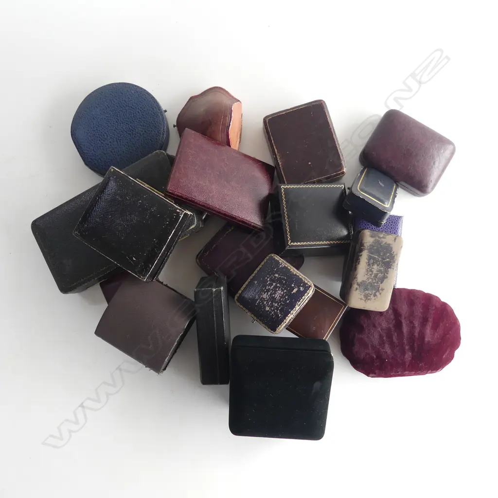 COLLECTION OF 20 OLD JEWELLERY BOXES Image 1++