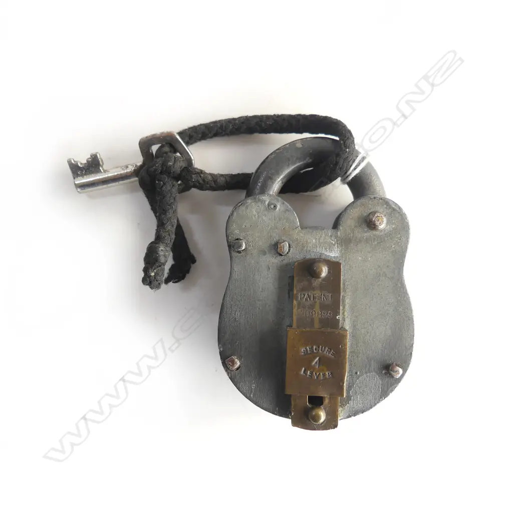 LOVELY OLD PADLOCK WITH KEY. 52X80mm Image 1++