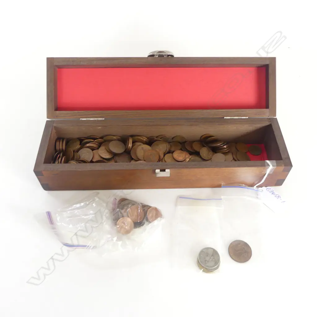 BOX VINTAGE COINS MAINLY COPPER NZ 1 & 2 cent pieces Image 1++